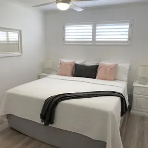 Rainbow Dream Newly Renovated Stylish One Bedroom , Rainbow Beach Australia